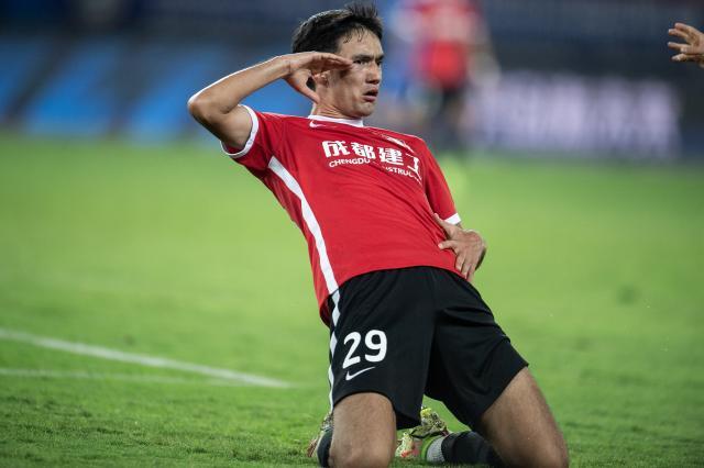 搜狐体育-【中超】18岁新星制胜门将献神扑 成都爆冷1比0三镇